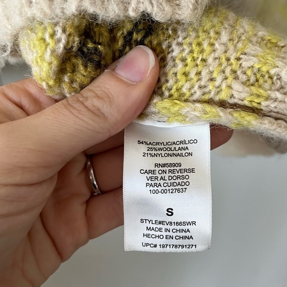 Every Fuzzy Vintage Stripe Crew Neck Long Sleeve Sweater in Women's Size S - Picture 11 of 13